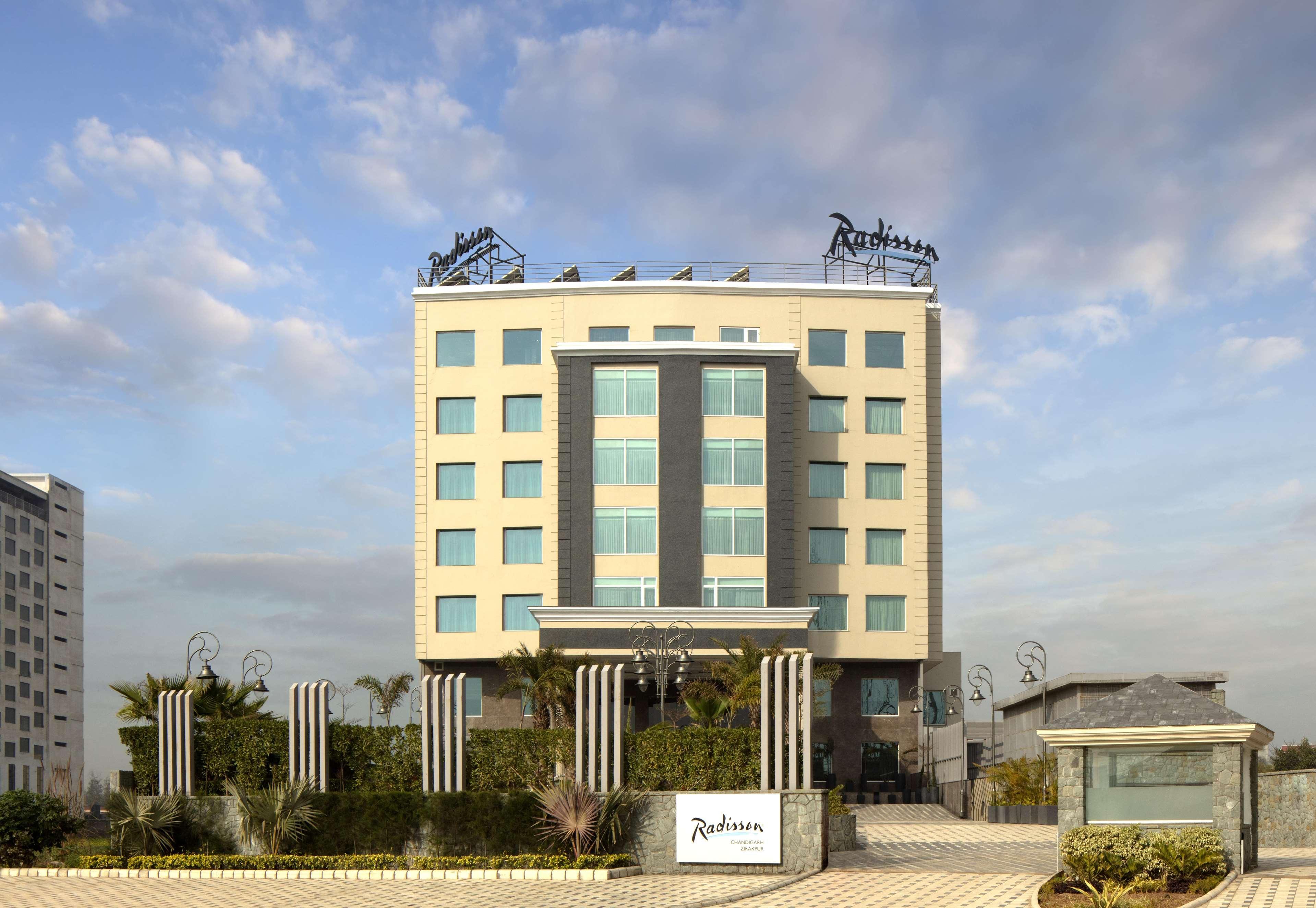 Radisson Chandigarh Zirakpur Hotel Exterior photo